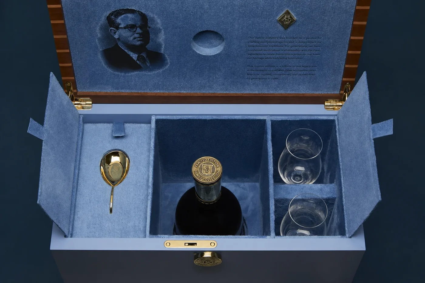 Presentation case with tasting glasses